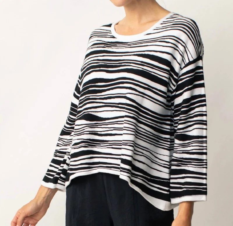 Ribbed Knit TopsMod Wave Sweater In Black/white